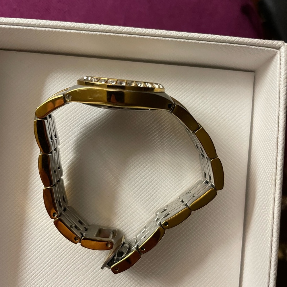 Ladies Relic Watch - Picture 3 of 8